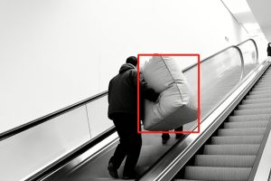 扶梯大件行李识别